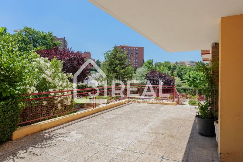 Foto 4d4e83b5-ced5-4529-b32c-d9c1df34e433. Pis amb calefacció aparcament piscina a Peñagrande Madrid