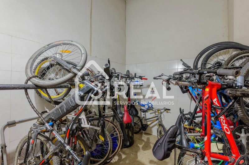 Foto cc41c41d-2e68-472a-884d-9000e1c0f4e2. Pis amb calefacció aparcament piscina a Peñagrande Madrid