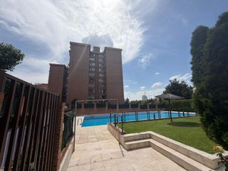 Affitto Appartamento  Calle doctor ramon castroviejo. Amplio piso de 3 dormitorios en peñagrande con piscina, garaje y