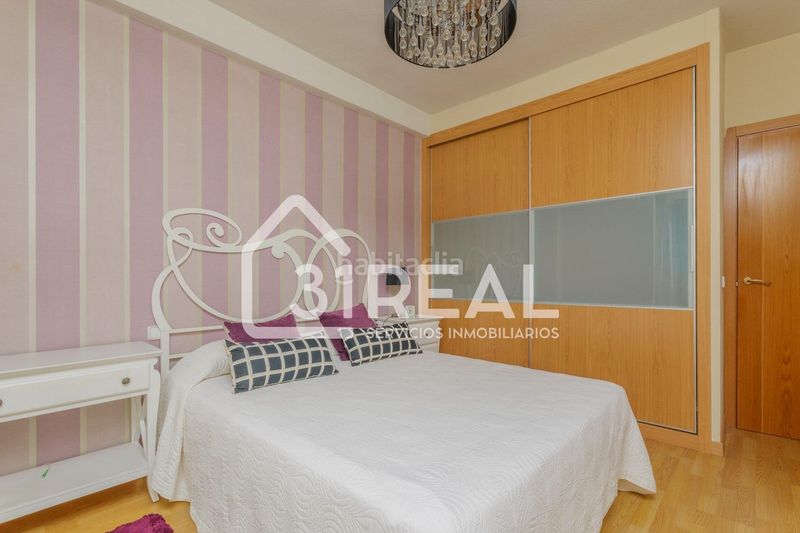 Foto b5ecf961-d304-4c6c-8dc9-5d7dfa99c60c. Pis amb calefacció a Adelfas Madrid