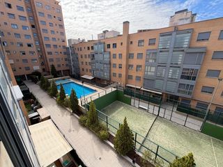 Lloguer Pis  Ganapanes. Luminoso piso de 1 dormitorio con garaje y trastero en valdezarz