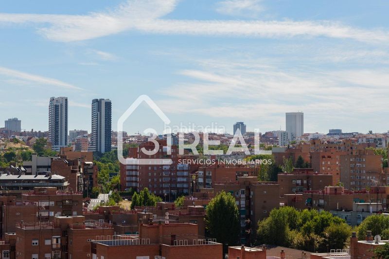 Foto a8d6cc23-de0b-4655-834a-13804d4c743f. Pis amb calefacció aparcament a Valdezarza Madrid