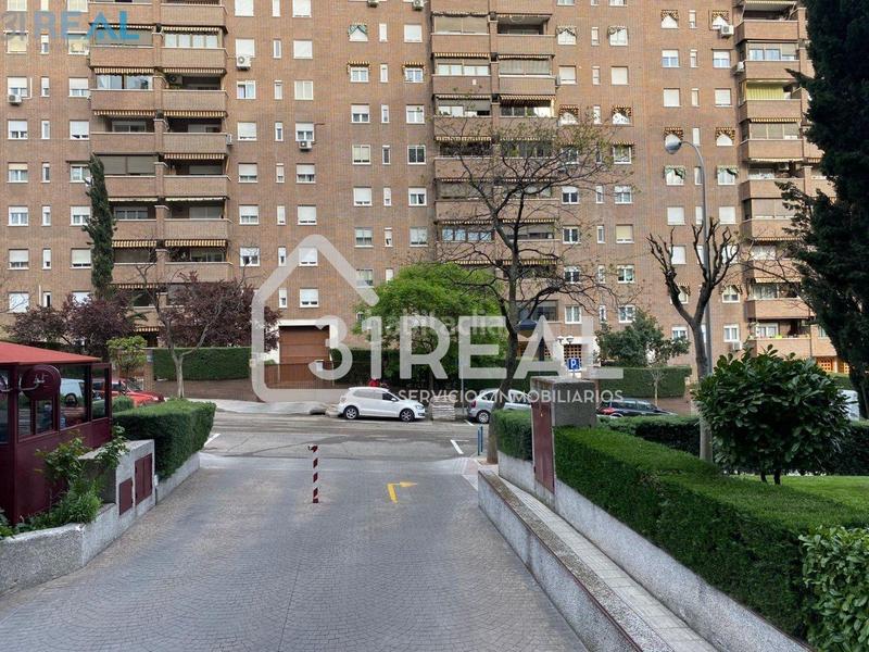 Foto 1a83e129-9d6f-4b30-b556-fe77393f8b47. Parking coche en calle la hiruela 1 en Peñagrande Madrid