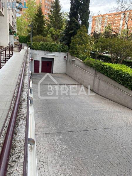 Foto 73902089-056d-43cc-a067-7bcdde596628. Parking coche en calle la hiruela 1 en Peñagrande Madrid