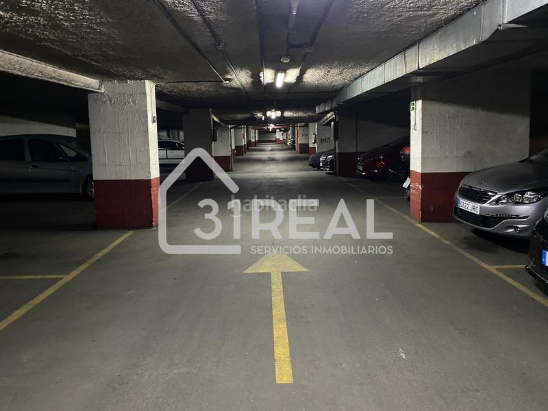 Foto d4cba00c-2292-4dd1-bcc9-b8fd8bedad0f. Parking coche en calle la hiruela 1 en Peñagrande Madrid