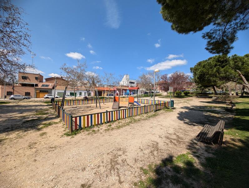 Foto 4eaa8b03-9414-4b6d-bfd7-60b2b2a8f40a. Casa en Peñagrande Madrid