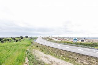 Finca rústica a Camino de valdehiguera 0. Terreno agrario junto a la carretera