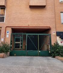 Aparcament cotxe a Ciudad Universitaria. Plaza de garaje para coche mediano