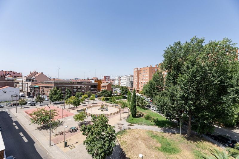 Foto d76775e5-a1b1-4825-af71-90ac6930d510. Àtic amb calefacció a Numancia Madrid