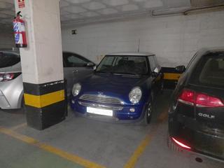 Parking coche en Calle principe 33. Plaza de garaje en c príncipe 33 para coche pequeño