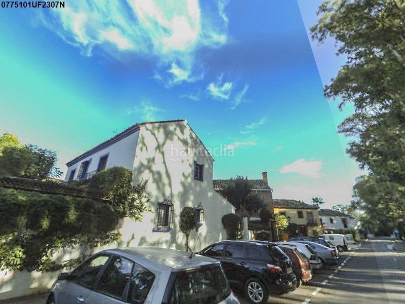 Foto dda3b695-11a4-49ed-9410-a9b9c371c53a. Parking coche plaza de garaje de 13m con trastero de 5m en la urbanización pueblo de guadalmina en Marbella