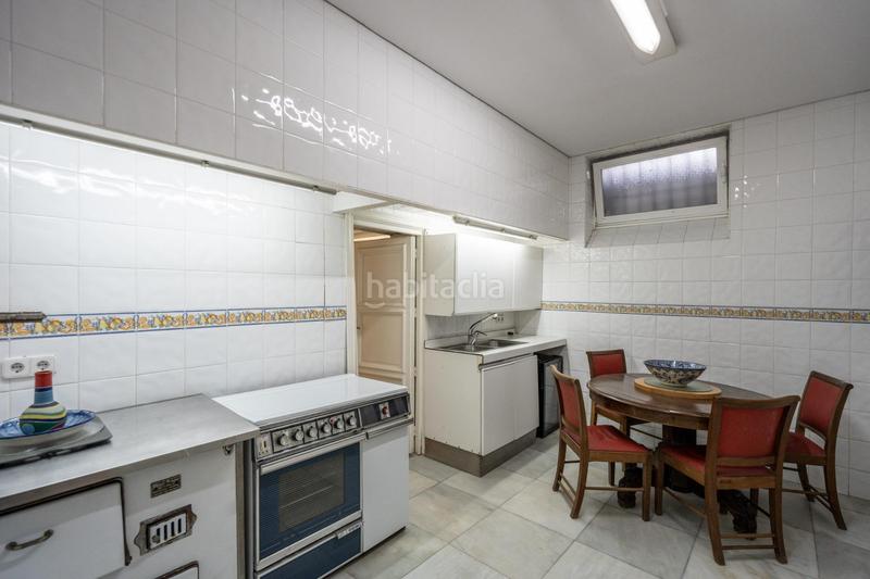 Foto fe9efb37-9004-4119-8551-33fd5b57a64e. Chalet impresionante señorío en la exclusiva zona de moncloa, 970m2 construidos en parcela de mas de 36 en Madrid