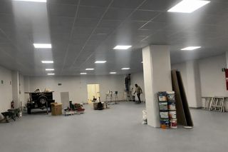 Rent Industrial building in Ensanche de Vallecas-La Gavia. Excelente nave industrial en vallecas con salida de humos