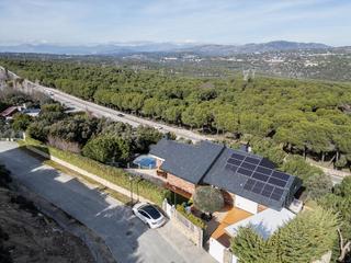 Chalet en Puerto Galapagar-Las Cuestas. Exclusivo chalet con vistas espectaculares, piscina climatizada