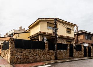 Casa adossada a Valdebebas - Valdefuentes. Magnifica vivienda unifamiliar tres plantas, esquina, barrio las
