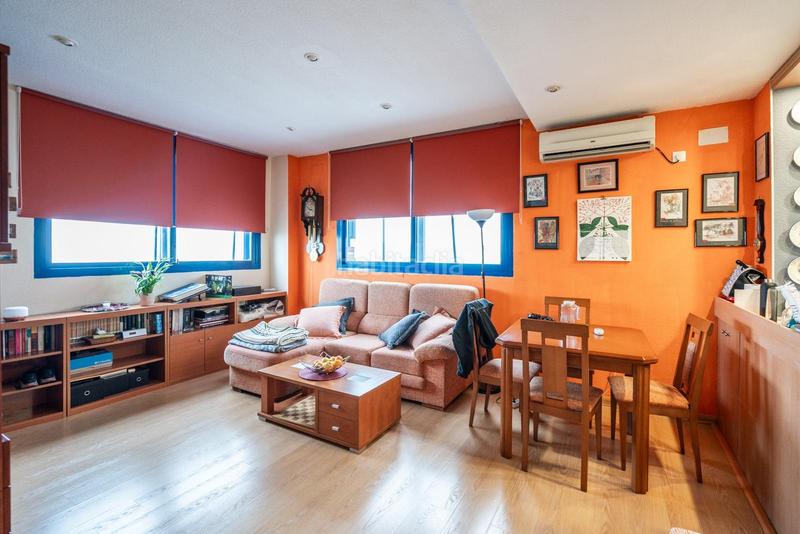 Foto 3d1894e2-6bd7-46b3-b8bb-dcda4da07c29. Nave industrial inversión segura edificionave de 3 plantas con despachos y apartamento en Colmenar Viejo