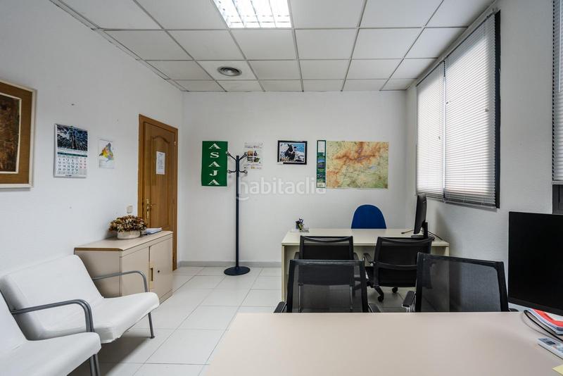 Foto aec33769-bc3b-4c40-82aa-d697f10c9947. Nave industrial inversión segura edificionave de 3 plantas con despachos y apartamento en Colmenar Viejo