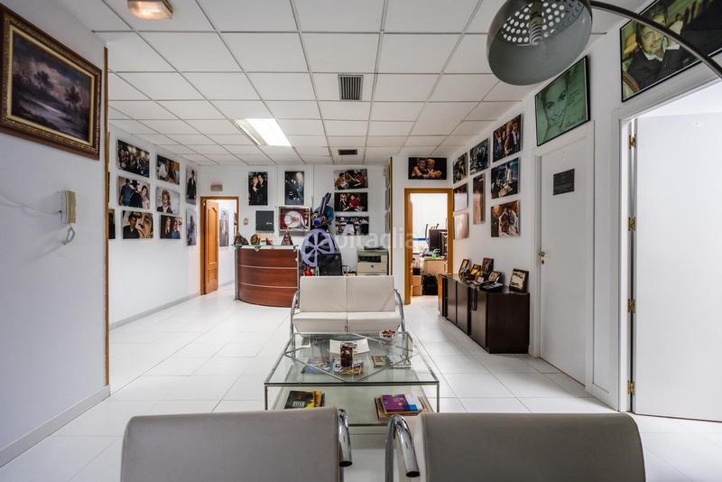 Foto bc3c513f-7310-43b0-94ce-d44e68c0857f. Nave industrial inversión segura edificionave de 3 plantas con despachos y apartamento en Colmenar Viejo