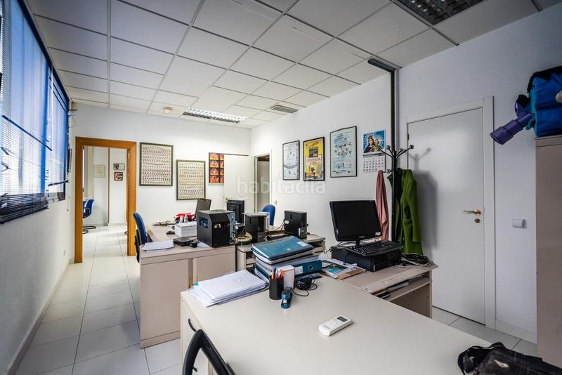 Foto e6788e6a-8097-4f65-89b0-9a5b1903ccdb. Nave industrial inversión segura edificionave de 3 plantas con despachos y apartamento en Colmenar Viejo