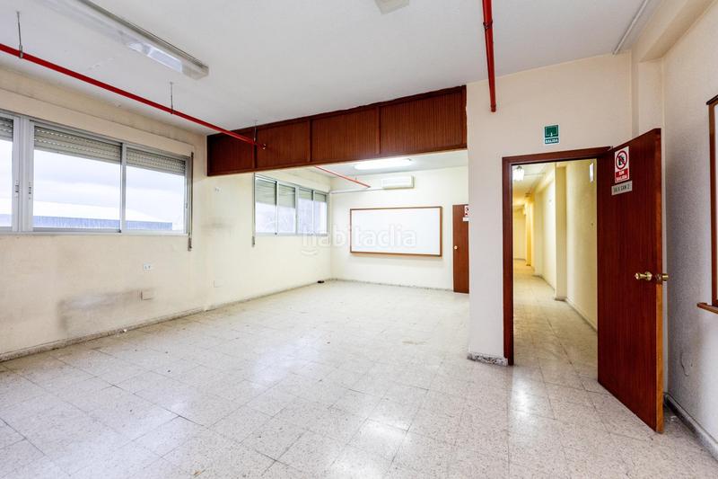 Foto 25d9cc47-40d3-4210-82ee-98efd25572e9. Bâtiment à usage industriel dans Estación Coslada