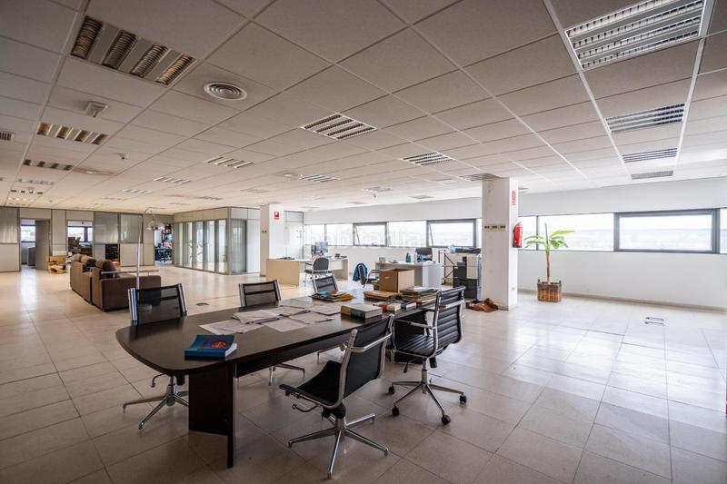 Foto b6e283f2-fc26-4286-91d9-1a559fed658a. Bâtiment à usage industriel dans Añover de Tajo