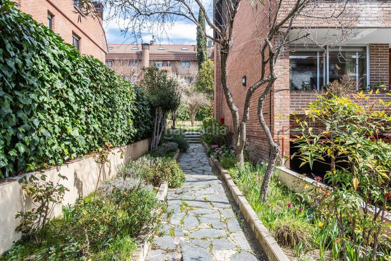 Foto 028d9812-0df2-46b0-aa60-59166607b2df. Casa aparellada amb calefacció aparcament a Peñagrande Madrid