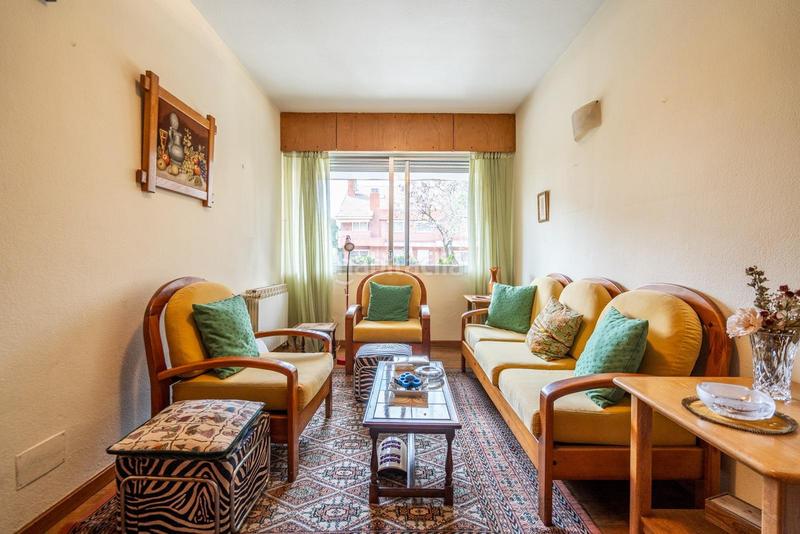 Foto 0b240ee3-a740-4b7e-b931-015fa56260f3. Casa aparellada amb calefacció aparcament a Peñagrande Madrid