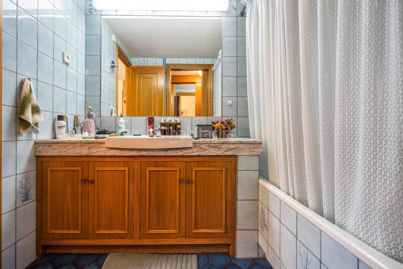 Foto 0c2ed128-9584-442b-83a4-8a1ec4bc49d9. Casa aparellada amb calefacció aparcament a Peñagrande Madrid