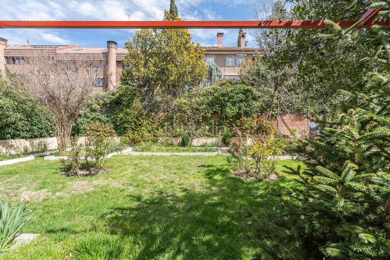 Foto 2b27fde4-bbea-4a7e-b45d-c536d1b464b7. Casa aparellada amb calefacció aparcament a Peñagrande Madrid