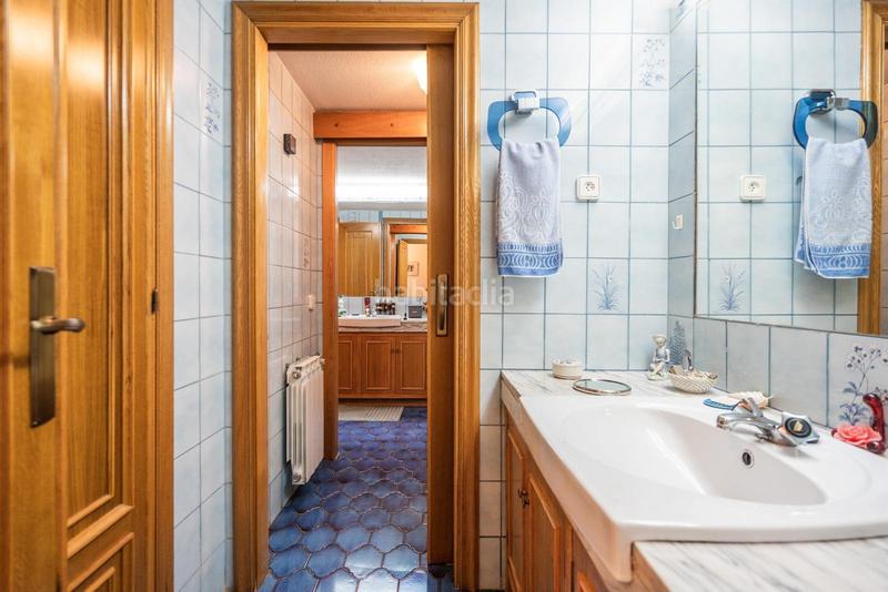 Foto 2bc5689e-2135-4286-9ebf-6f654cc936ae. Casa aparellada amb calefacció aparcament a Peñagrande Madrid