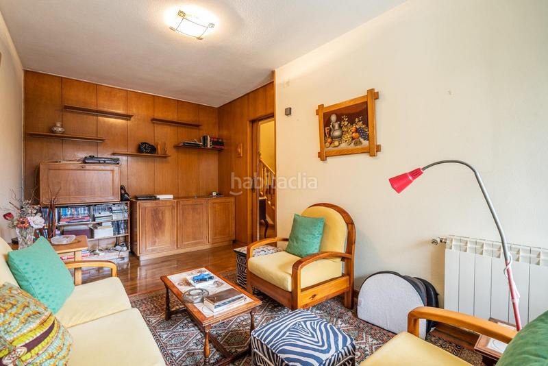 Foto 3f7201d4-bd6f-4743-81c7-0c9ae848f677. Casa aparellada amb calefacció aparcament a Peñagrande Madrid