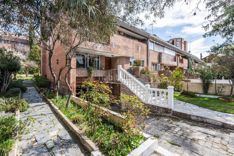 Foto 43e64eaf-d363-4713-9f43-197e9c275aaa. Casa aparellada amb calefacció aparcament a Peñagrande Madrid