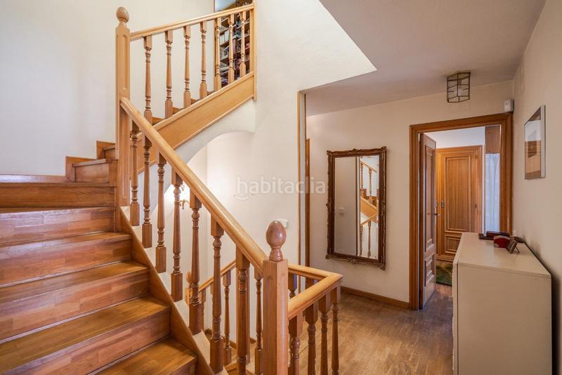 Foto 50724b73-64b0-4c89-8032-e52064c39828. Casa aparellada amb calefacció aparcament a Peñagrande Madrid