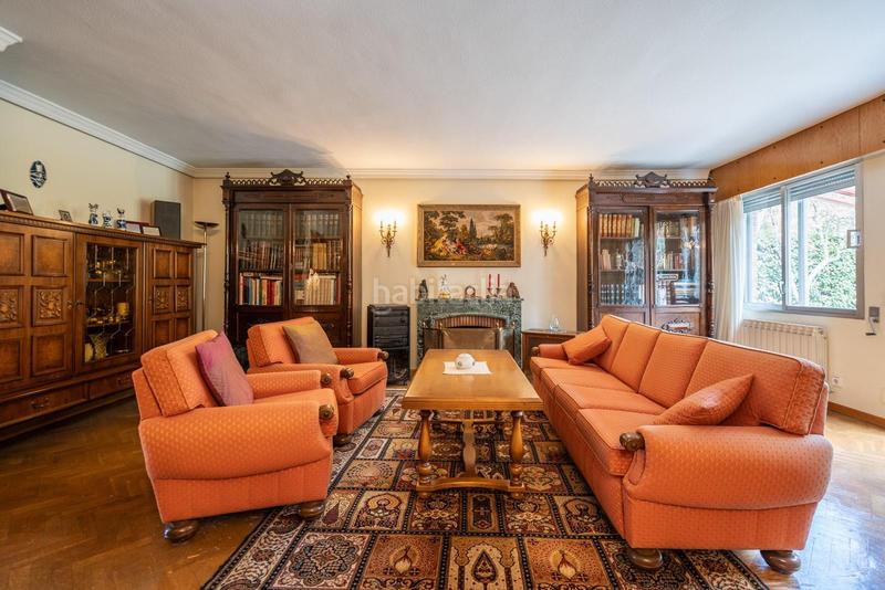 Foto 655ccdce-8c2f-4b48-81c2-810184138e9b. Casa aparellada amb calefacció aparcament a Peñagrande Madrid