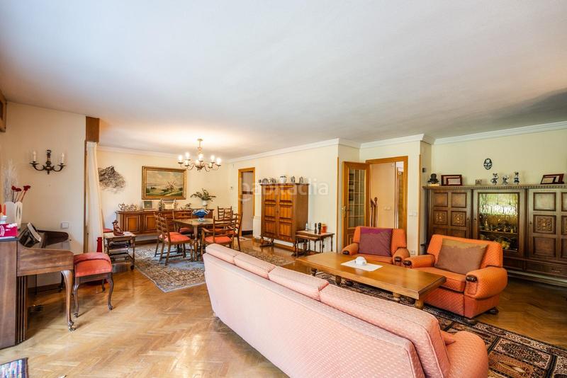 Foto 6d1e1031-becd-4aa7-9c65-b911effa713d. Casa aparellada amb calefacció aparcament a Peñagrande Madrid