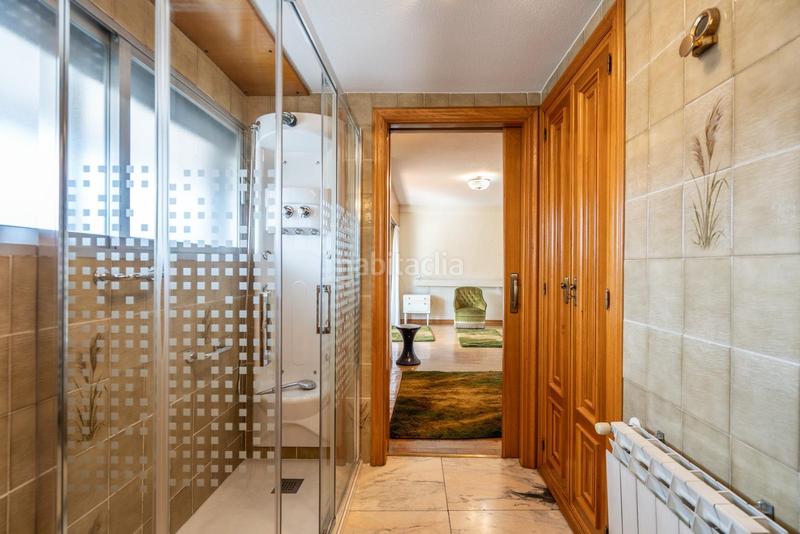 Foto 700f38c7-8ab9-4c0a-ab2a-e97e7d4329f2. Casa aparellada amb calefacció aparcament a Peñagrande Madrid