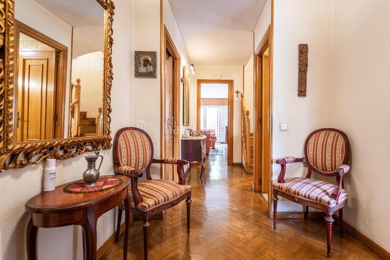 Foto 734f895e-eacc-418c-aeb2-695e3d048536. Casa aparellada amb calefacció aparcament a Peñagrande Madrid