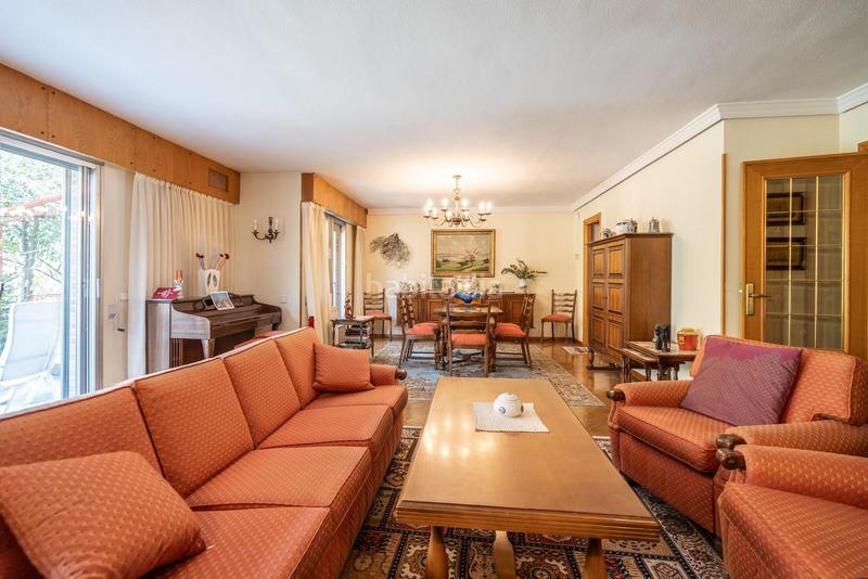 Foto 7d28fcef-9a8e-4d50-9c75-9dd66a6d1557. Casa aparellada amb calefacció aparcament a Peñagrande Madrid