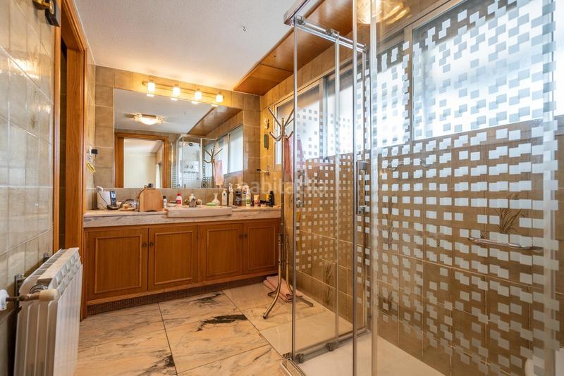 Foto 8119002b-cdbb-4309-aa4b-6a3c1e9d175d. Casa aparellada amb calefacció aparcament a Peñagrande Madrid