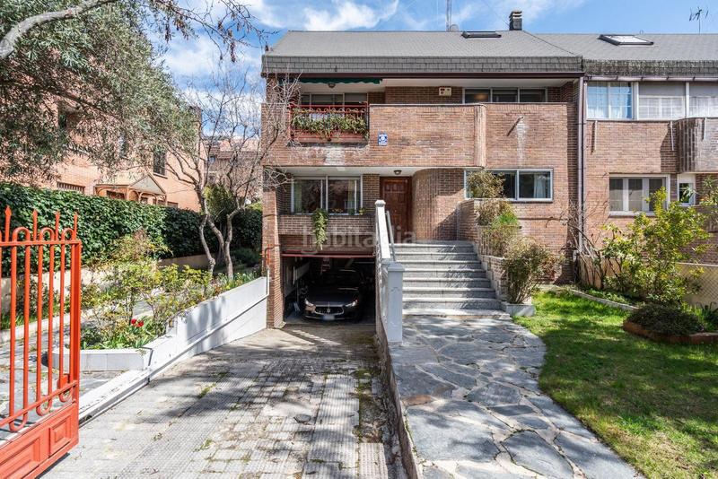Foto 9a19a0bb-31be-4882-989c-7498f71517df. Casa aparellada amb calefacció aparcament a Peñagrande Madrid