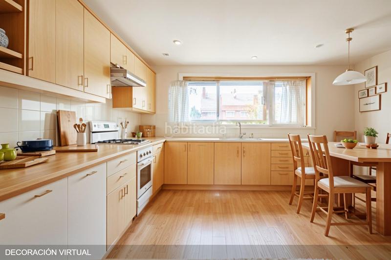 Foto a63b5487-f3fd-4b9a-b57c-03d616f77176. Casa aparellada amb calefacció aparcament a Peñagrande Madrid