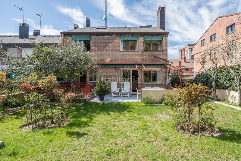 Foto a8a76116-7cfe-4a17-8cba-2dc481f34843. Casa aparellada amb calefacció aparcament a Peñagrande Madrid