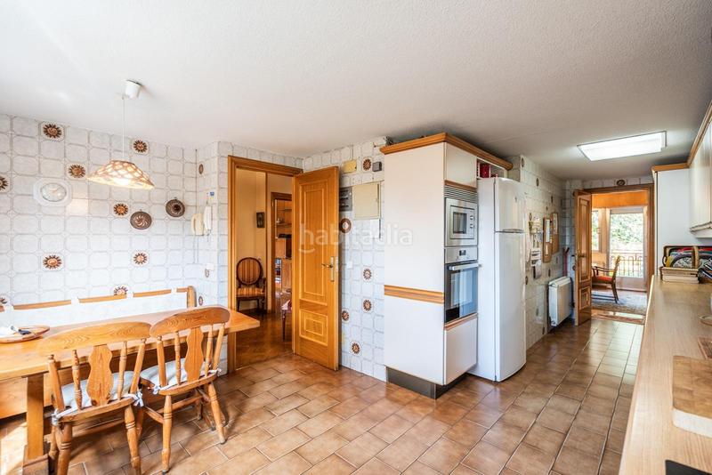 Foto a9c5486a-a4b6-4f02-8e68-eff33bd8ee98. Casa aparellada amb calefacció aparcament a Peñagrande Madrid