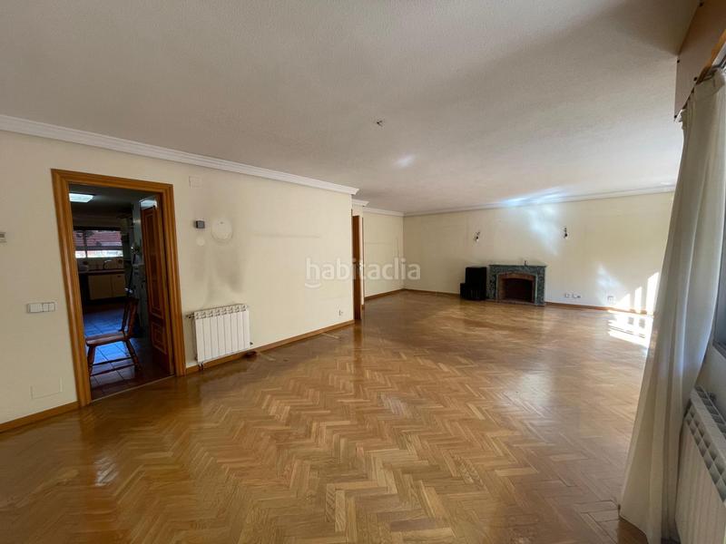 Foto b0a5b572-c5cb-4305-bf59-31eb1dbe0866. Casa aparellada amb calefacció aparcament a Peñagrande Madrid