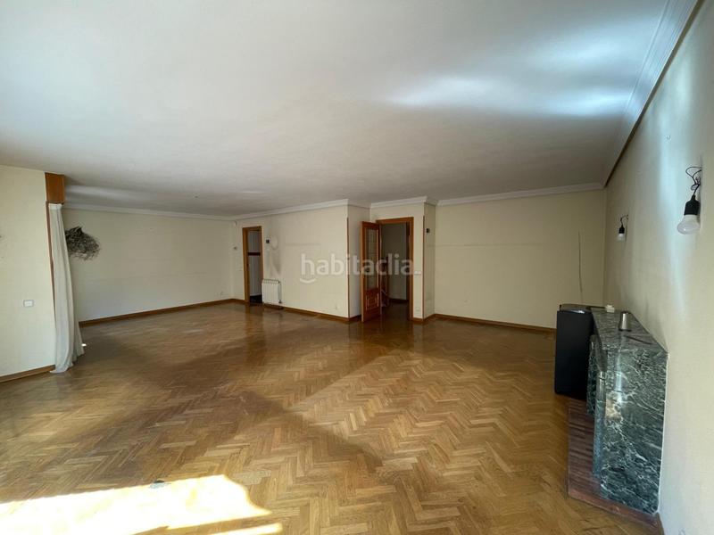 Foto b3d63094-9e2b-4ee2-ab73-eae1e7fc8556. Casa aparellada amb calefacció aparcament a Peñagrande Madrid