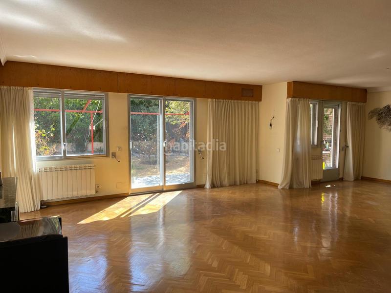 Foto c3bee294-124d-4fa0-834a-05552b20e99a. Casa aparellada amb calefacció aparcament a Peñagrande Madrid