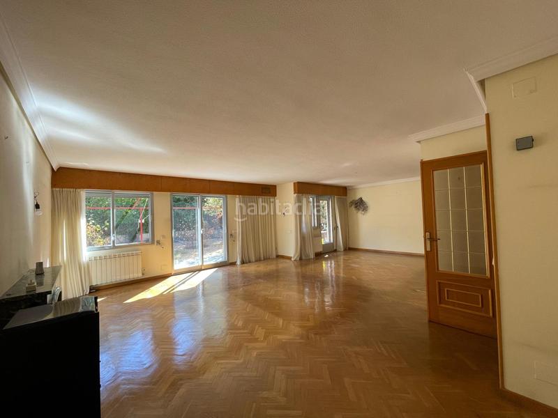 Foto c9423550-9096-4914-aabf-90663cad278f. Casa aparellada amb calefacció aparcament a Peñagrande Madrid