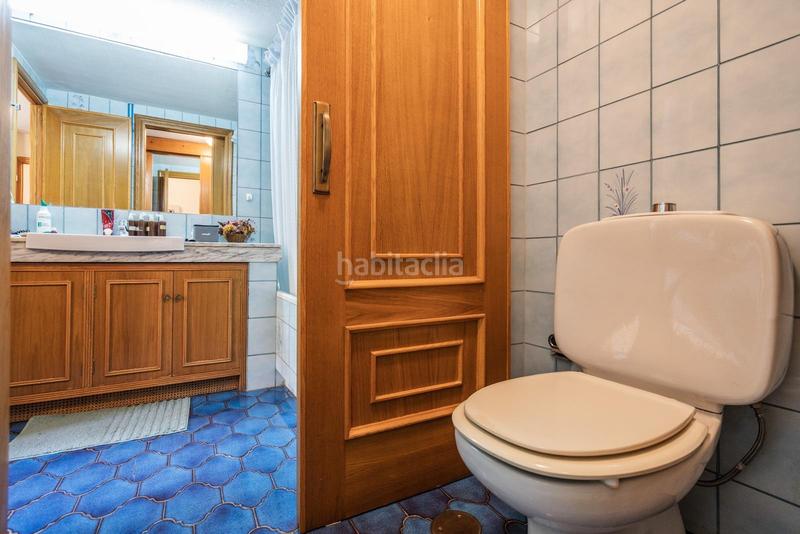 Foto d10d94cf-a1f8-43cc-a33c-81b3d6bc792e. Casa aparellada amb calefacció aparcament a Peñagrande Madrid