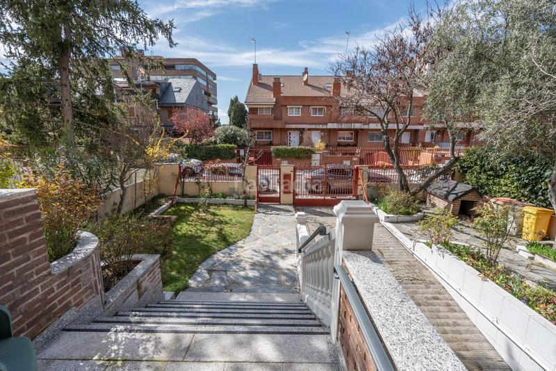 Foto dedb5ca3-54e9-462d-b886-c3d67433ec4e. Casa aparellada amb calefacció aparcament a Peñagrande Madrid