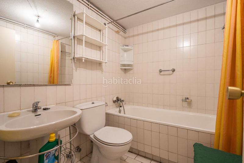 Foto e16382a5-dfd6-425b-abb6-f81e6ff84745. Casa aparellada amb calefacció aparcament a Peñagrande Madrid